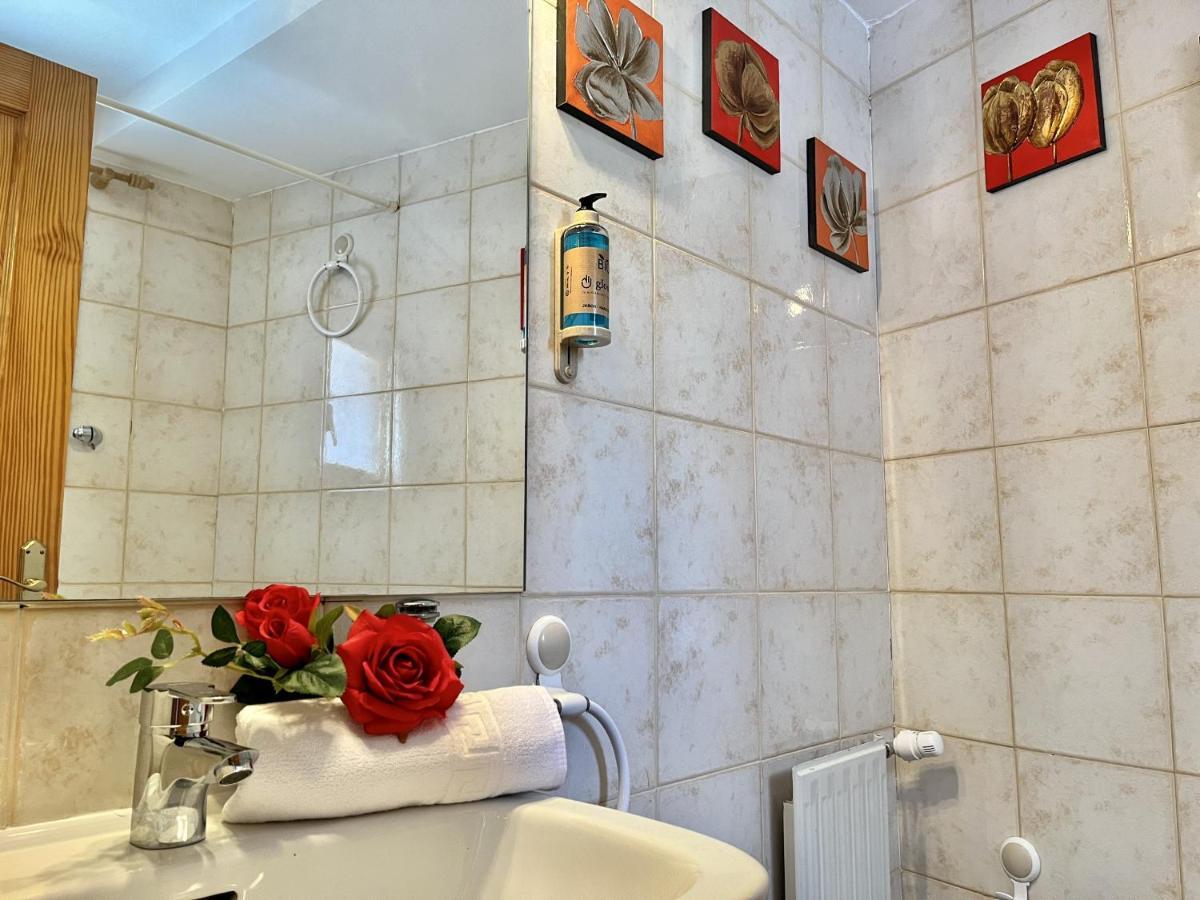 Hostal Nomadas By Gloove Villalba de la Sierra Eksteriør billede
