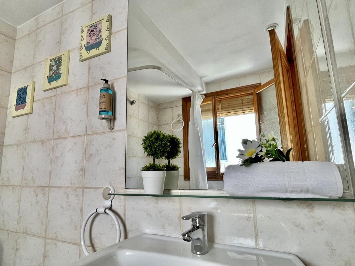 Hostal Nomadas By Gloove Villalba de la Sierra Eksteriør billede
