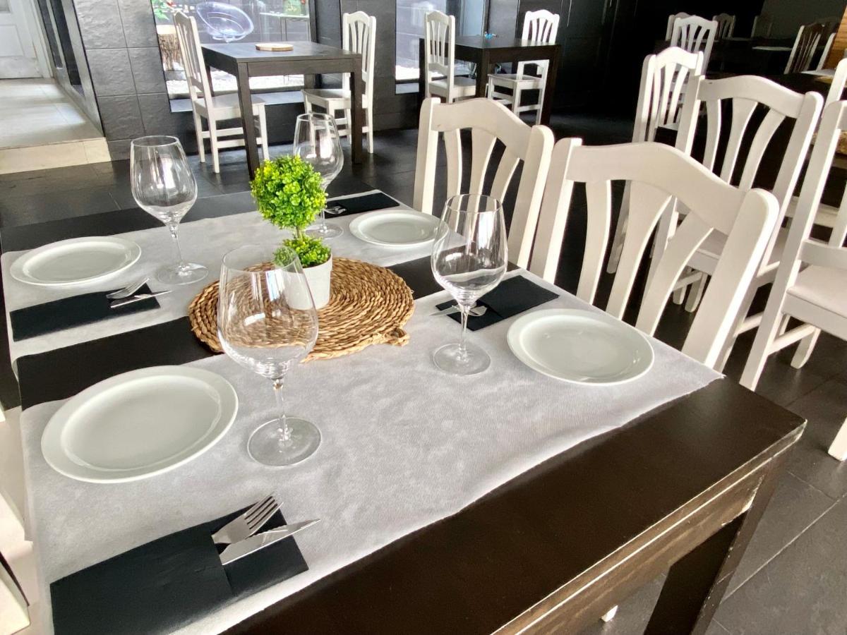Hostal Nomadas By Gloove Villalba de la Sierra Eksteriør billede