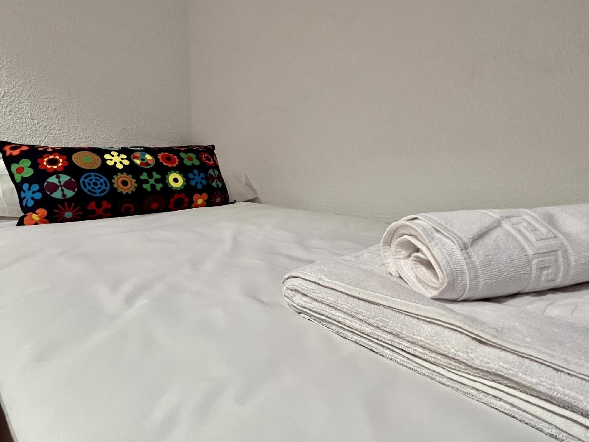 Hostal Nomadas By Gloove Villalba de la Sierra Eksteriør billede
